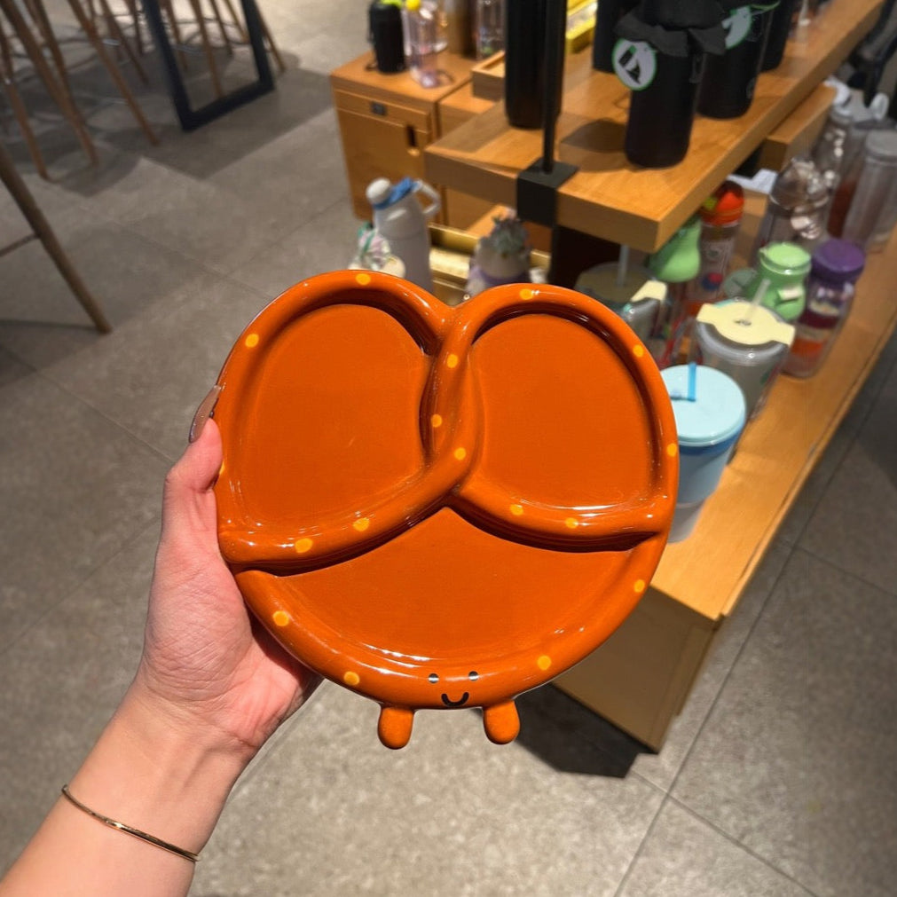 Smiling Pretzel-Style Divided Plate